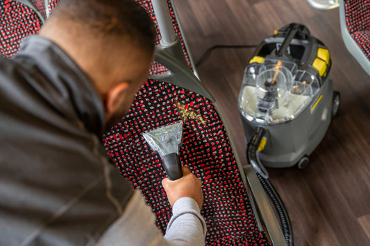 Máquina de Limpeza de Carpetes KARCHER Puzzi 8/1 Adv
