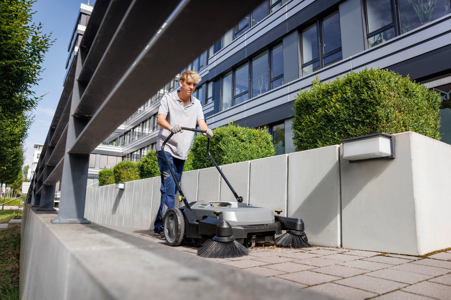 KARCHER KM 70/20 C 2SB sweeper